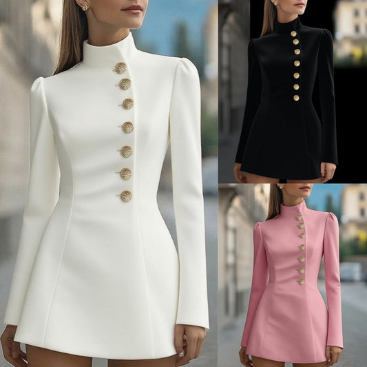 Tailliertes einfarbiges Kleid mit Stehkragen und einem Knopf👗